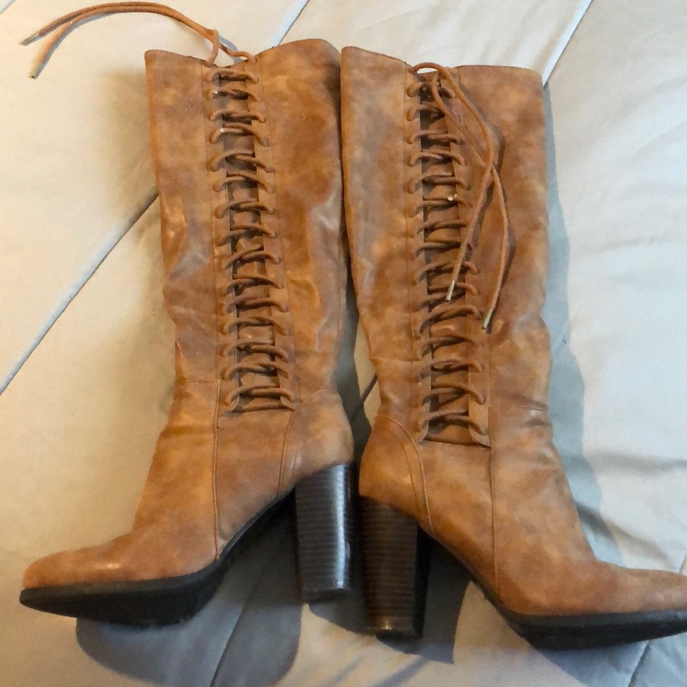 Heeled boots